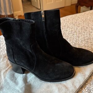 Aquatalia Black Suede Boots with Zipper with storage bag